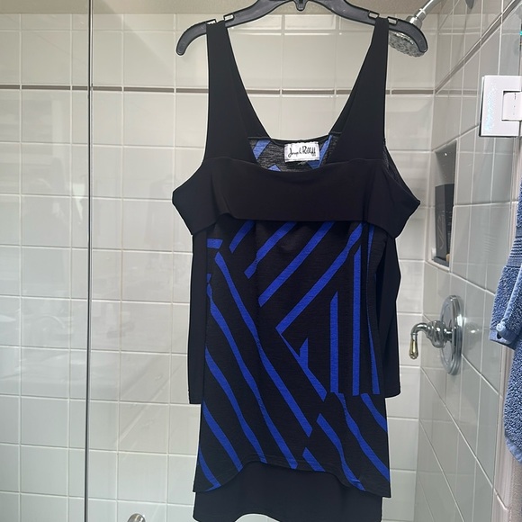 Joseph Ribkoff tunic with cut out shoulders. - Picture 1 of 4